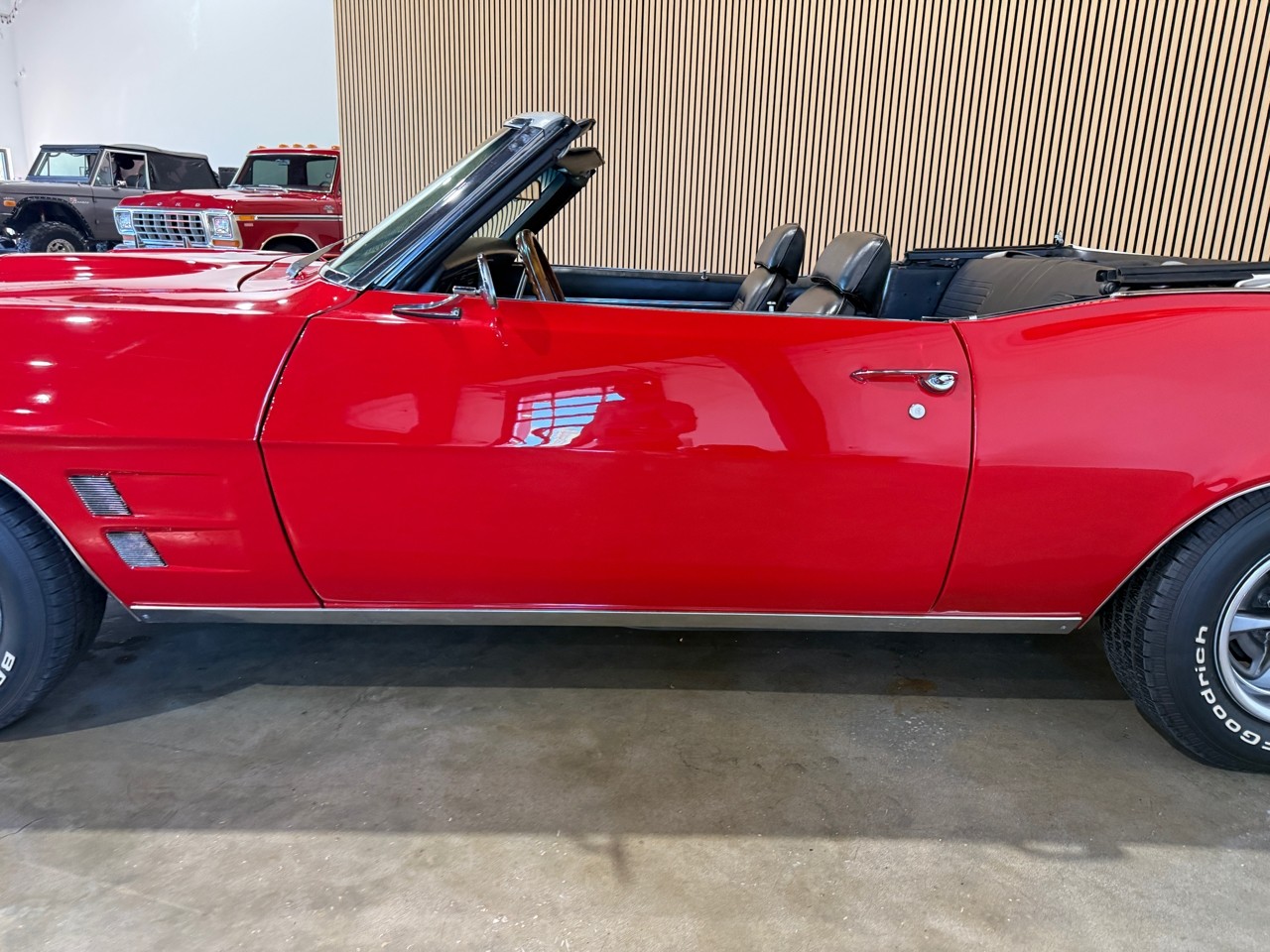 Pontiac-Firebird-1969-Classic-Car-17