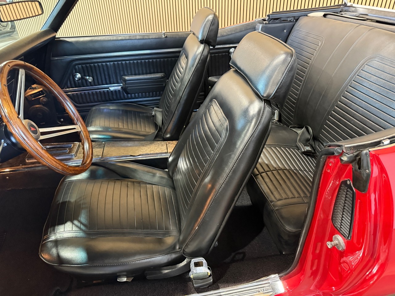 Pontiac-Firebird-1969-Classic-Car-30