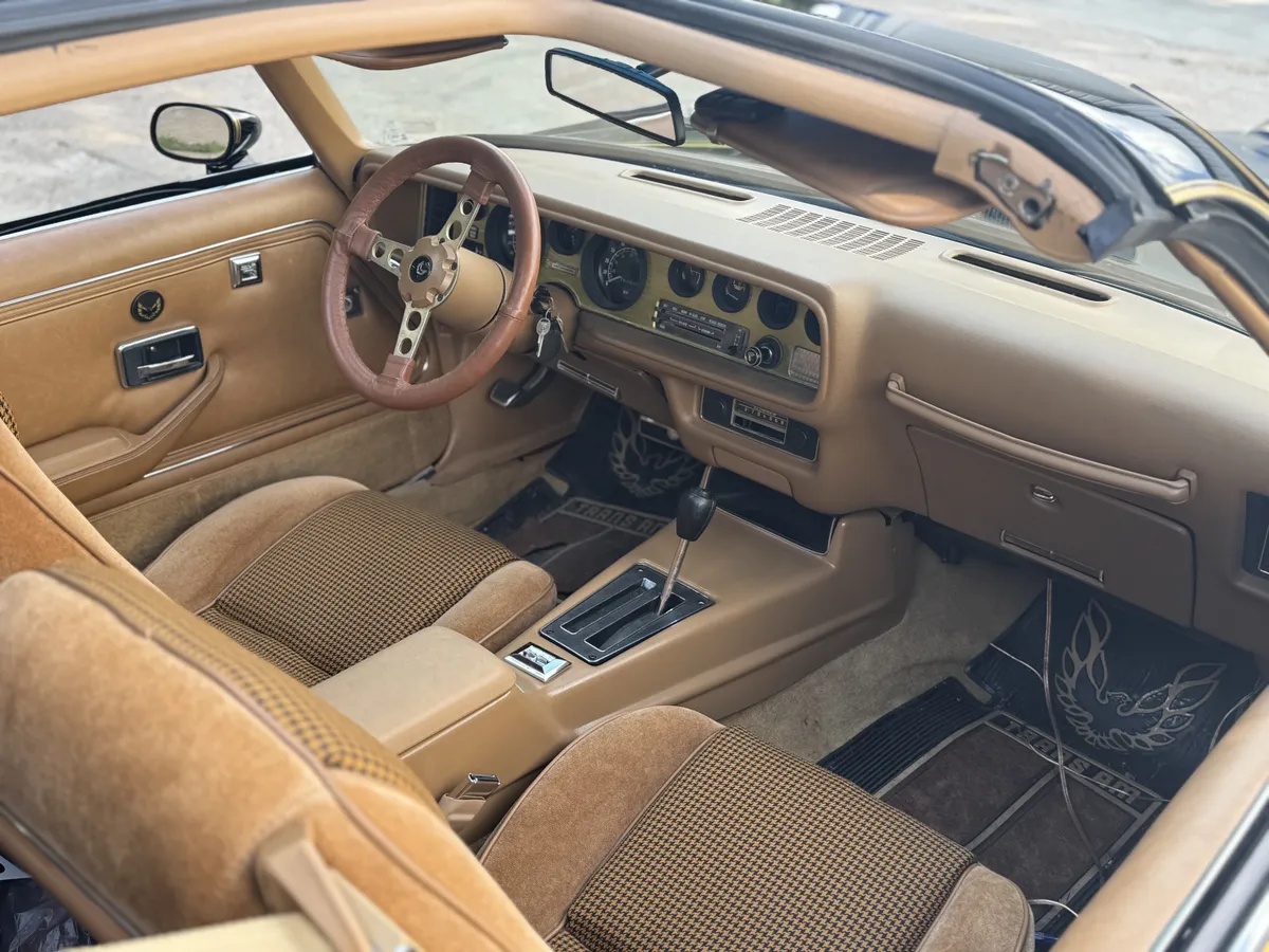 Pontiac-Firebird-1979-Black-Camel-Tan-3