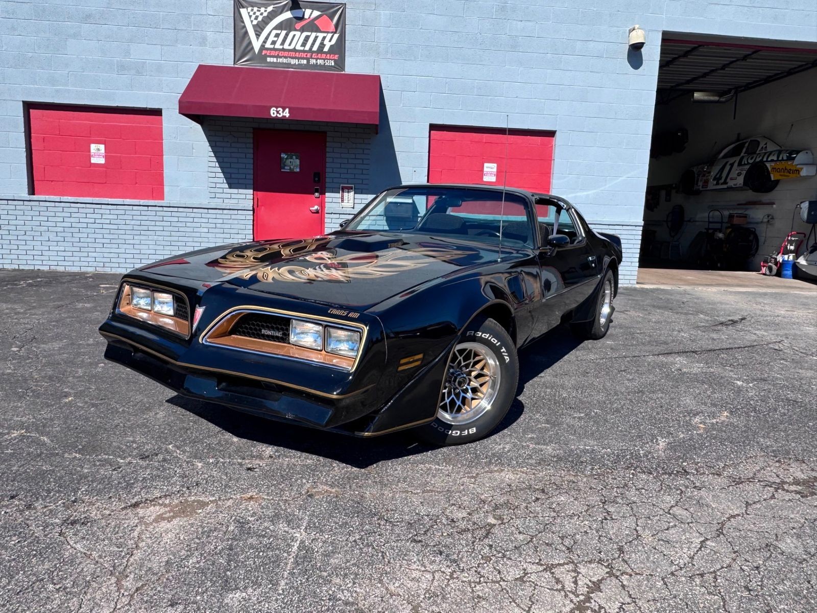 Pontiac-Firebird-1981-Coupe-1