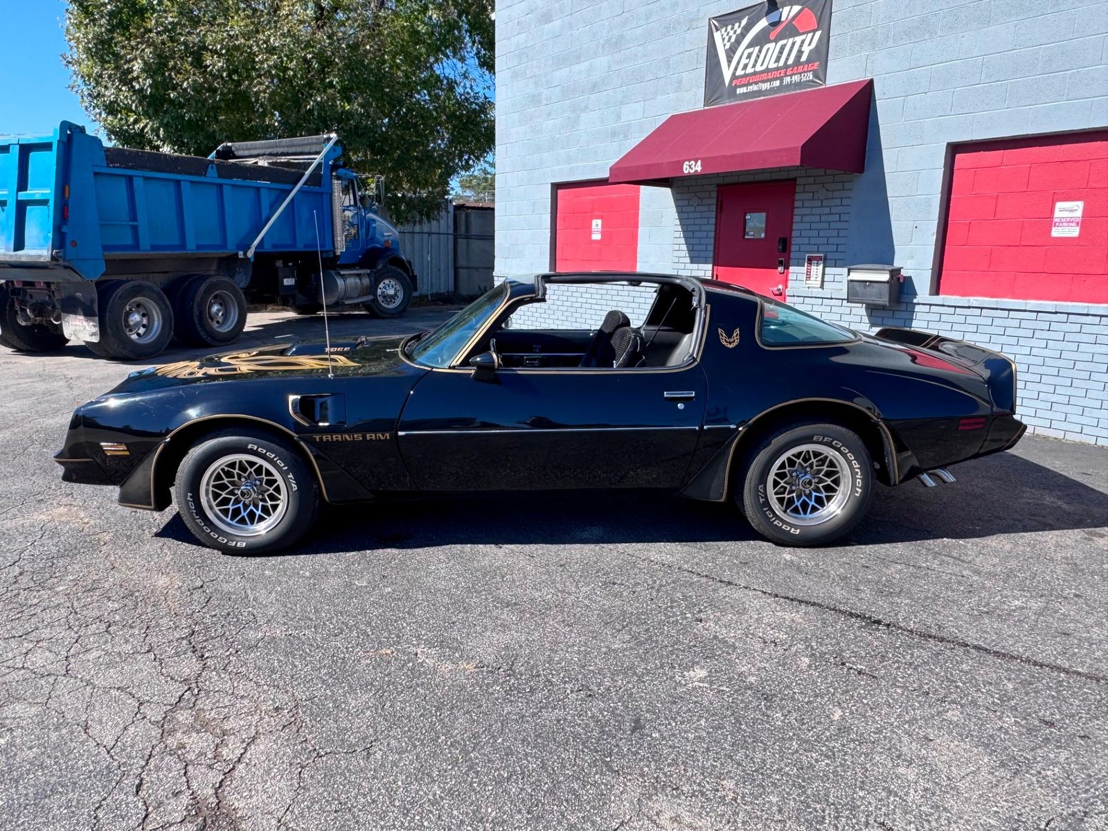 Pontiac-Firebird-1981-Coupe-2