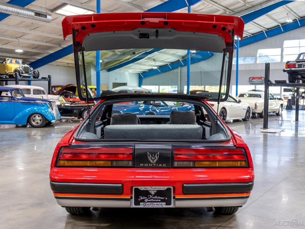 Pontiac-Firebird-1988-Other-15