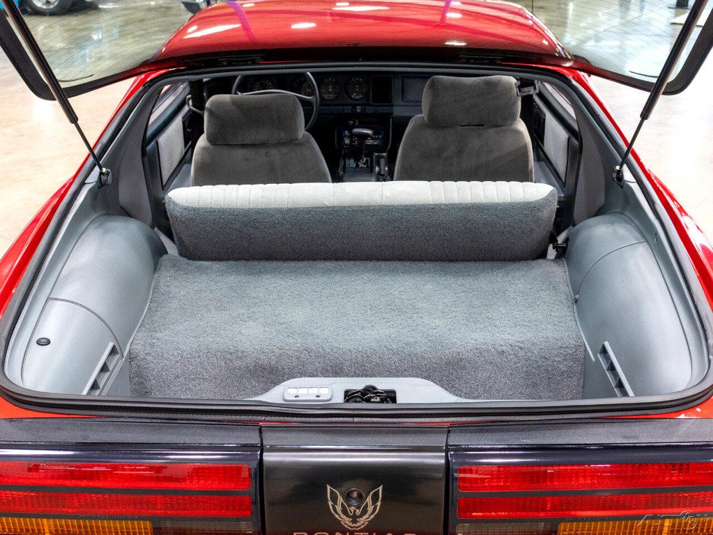 Pontiac-Firebird-1988-Other-17