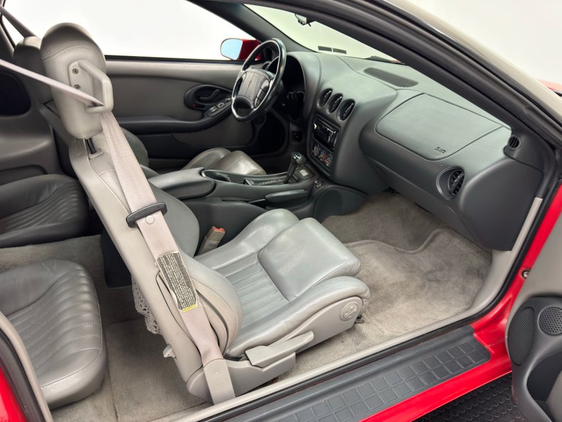 Pontiac-Firebird-1993-Bright-Red-Gray-40