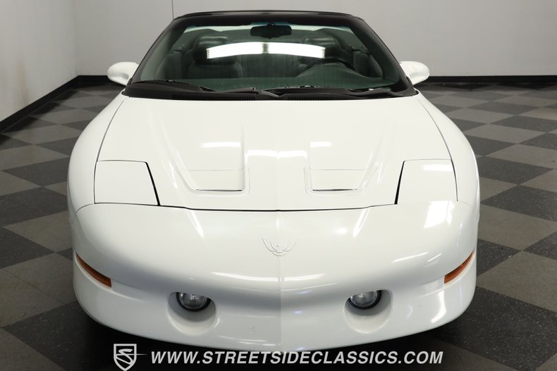 Pontiac-Firebird-1994-Arctic-White-Graphite-24