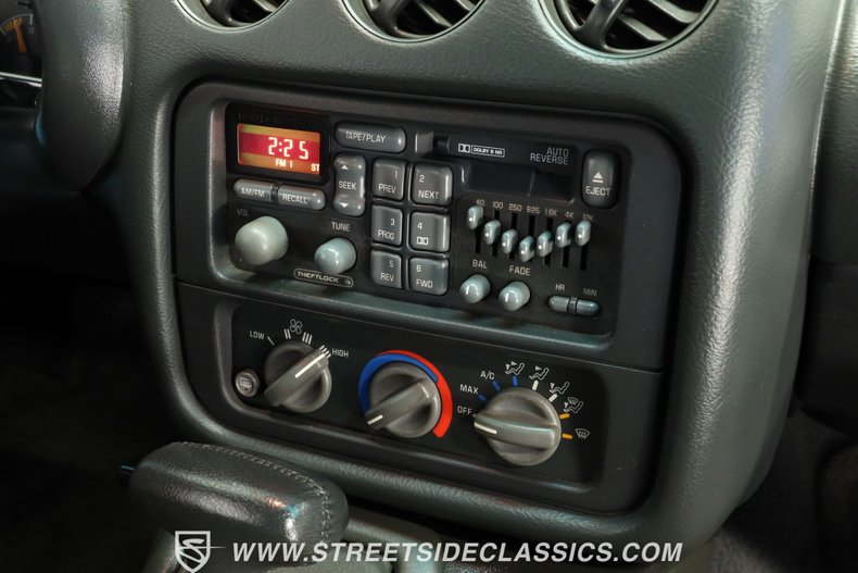 Pontiac-Firebird-1994-Arctic-White-Graphite-45