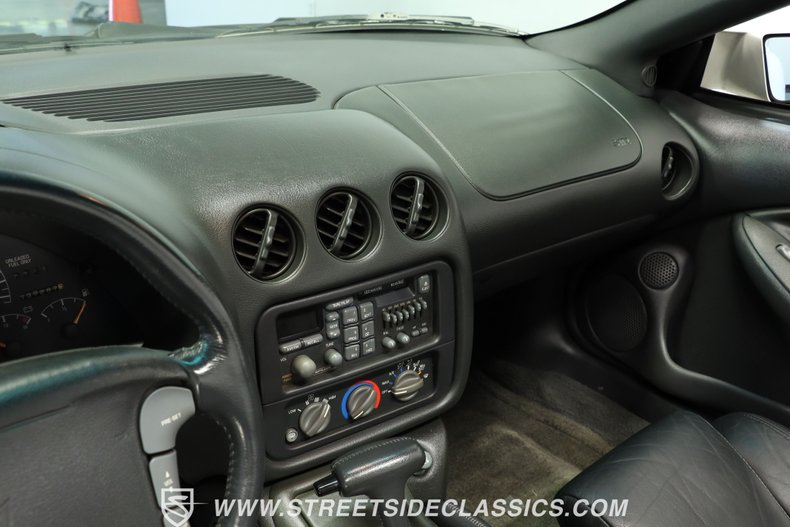 Pontiac-Firebird-1994-Arctic-White-Graphite-47