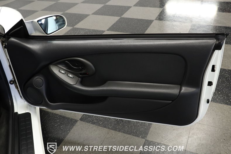 Pontiac-Firebird-1994-Arctic-White-Graphite-8