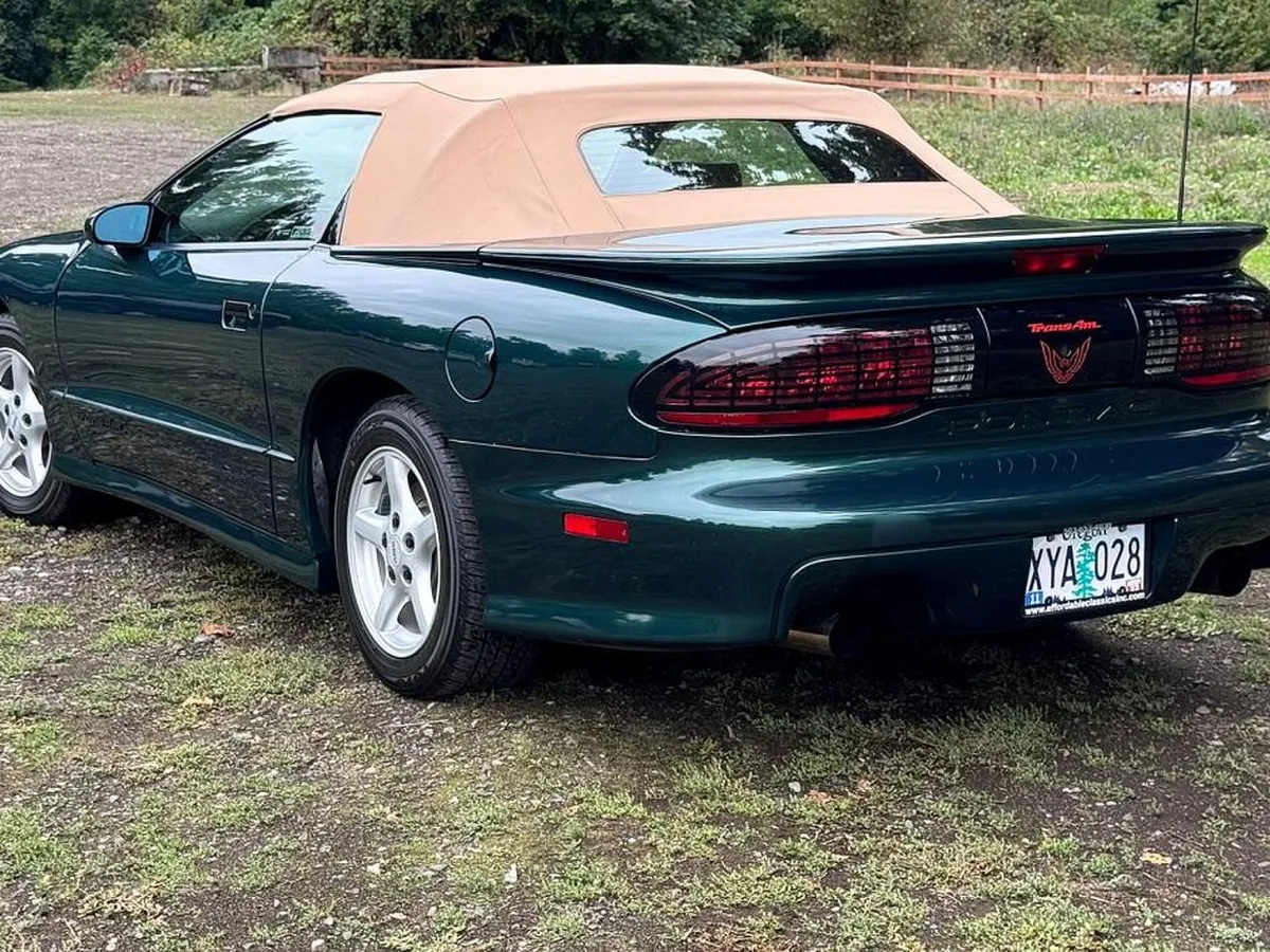 Pontiac-Firebird-1995-Green-Black-1