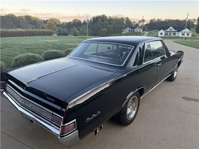Pontiac-GTO-1965-2-Door-Coupe-13