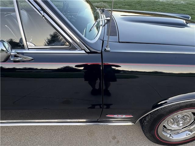 Pontiac-GTO-1965-2-Door-Coupe-35