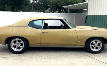 Pontiac-GTO-1969-Coupe