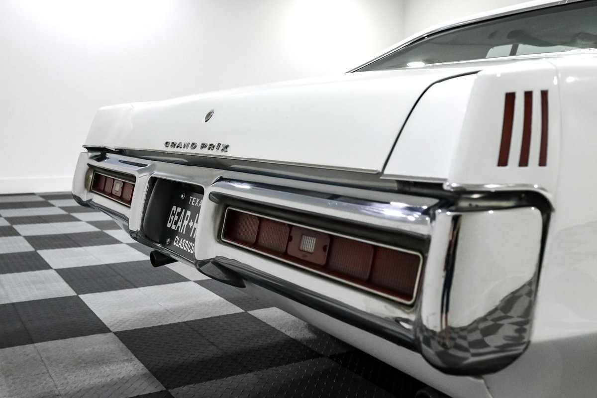 Pontiac-Grand-Prix-1969-Coupe-10