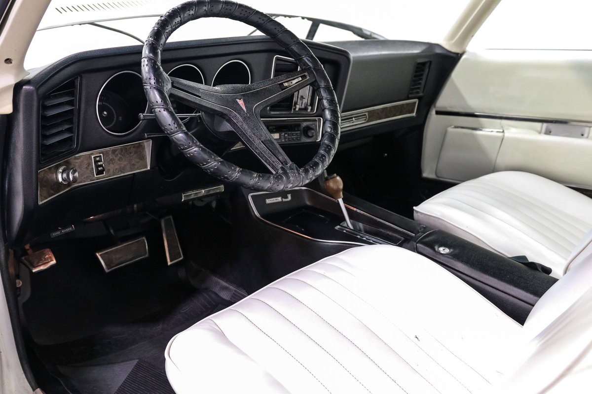 Pontiac-Grand-Prix-1969-Coupe-16
