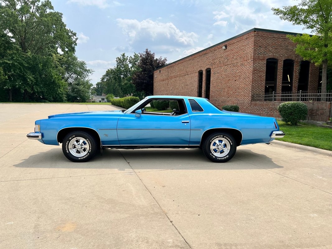 Pontiac-Grand-Prix-1973-Coupe-10