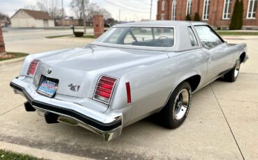 Pontiac-Grand-Prix-1976-Coupe-12