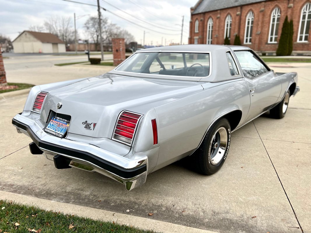 Pontiac-Grand-Prix-1976-Coupe-12
