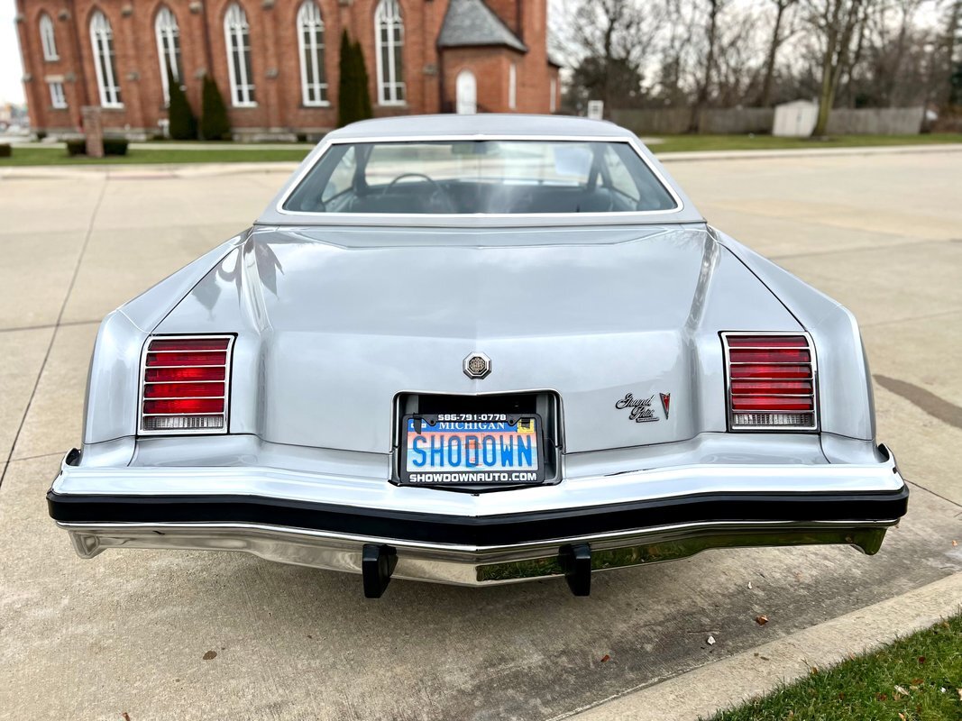 Pontiac-Grand-Prix-1976-Coupe-13