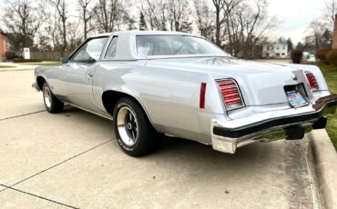 Pontiac-Grand-Prix-1976-Coupe-14