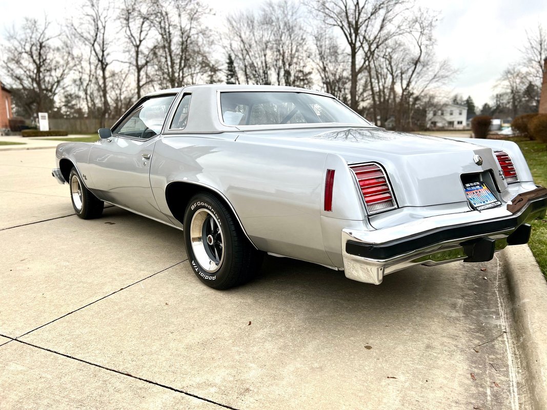 Pontiac-Grand-Prix-1976-Coupe-14