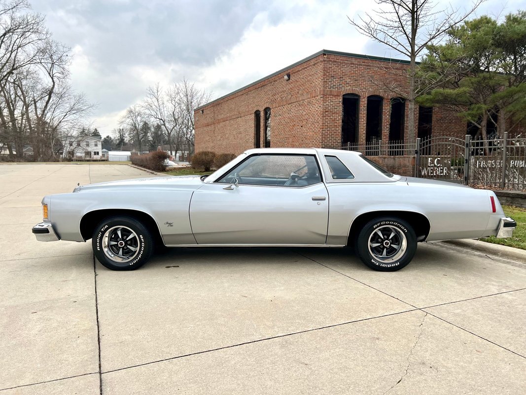 Pontiac-Grand-Prix-1976-Coupe-15