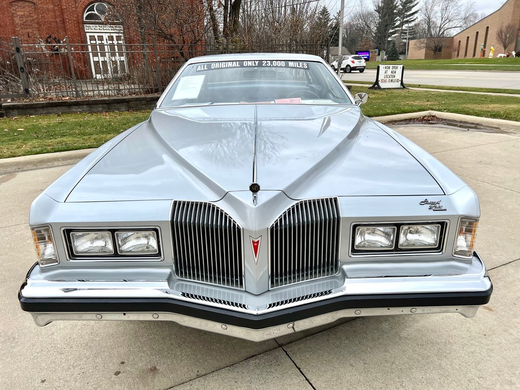 Pontiac-Grand-Prix-1976-Coupe-19