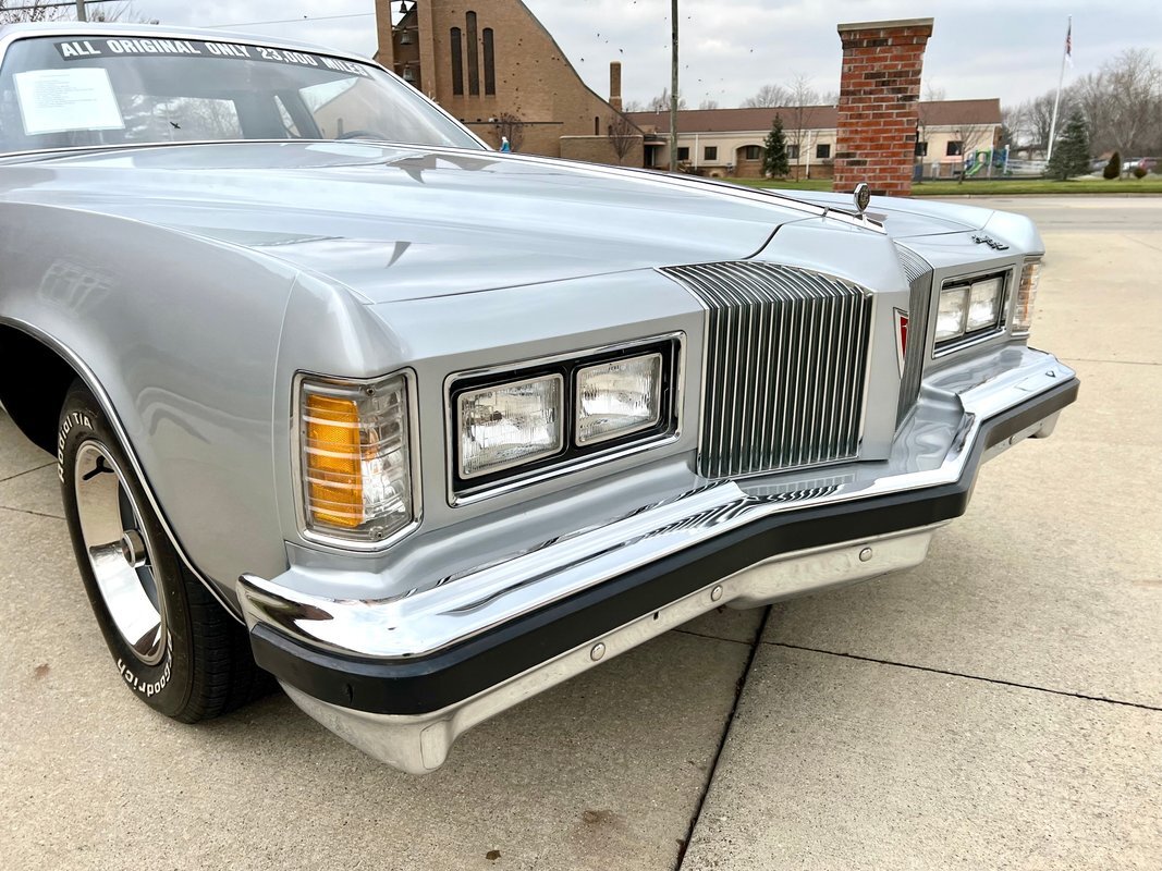 Pontiac-Grand-Prix-1976-Coupe-20