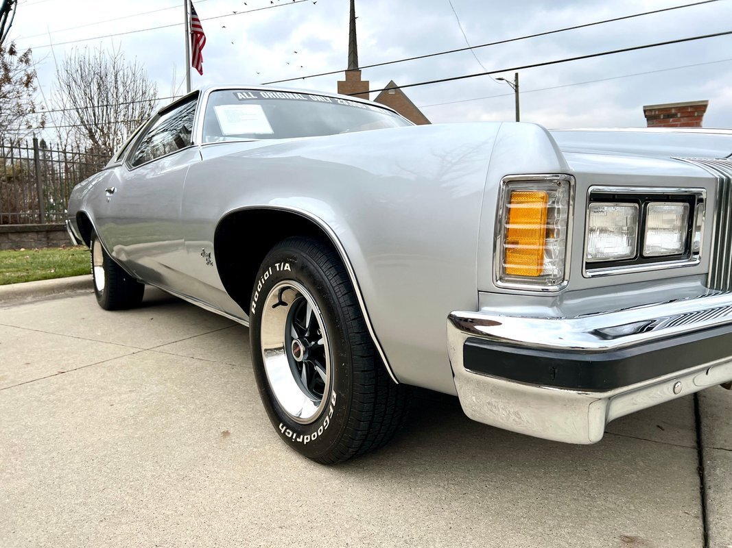 Pontiac-Grand-Prix-1976-Coupe-21