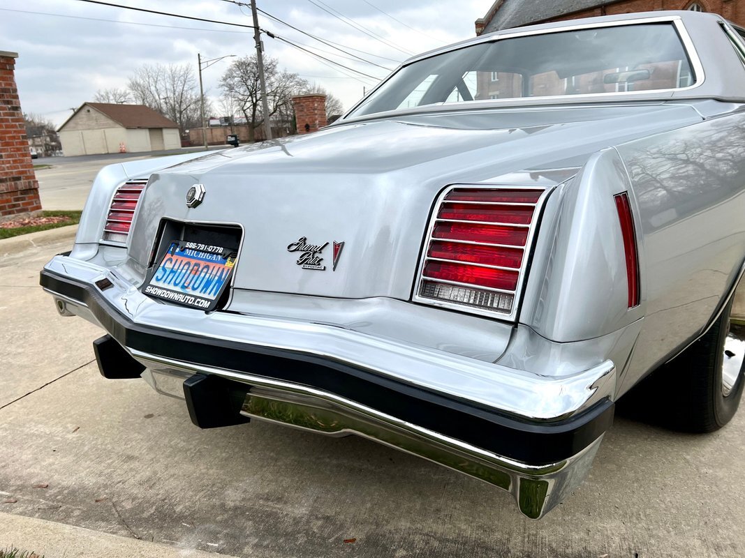 Pontiac-Grand-Prix-1976-Coupe-23