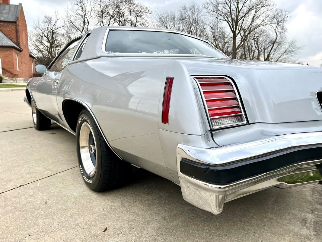 Pontiac-Grand-Prix-1976-Coupe-26
