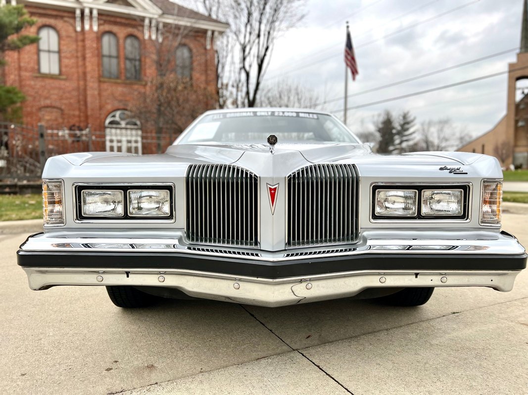 Pontiac-Grand-Prix-1976-Coupe-9