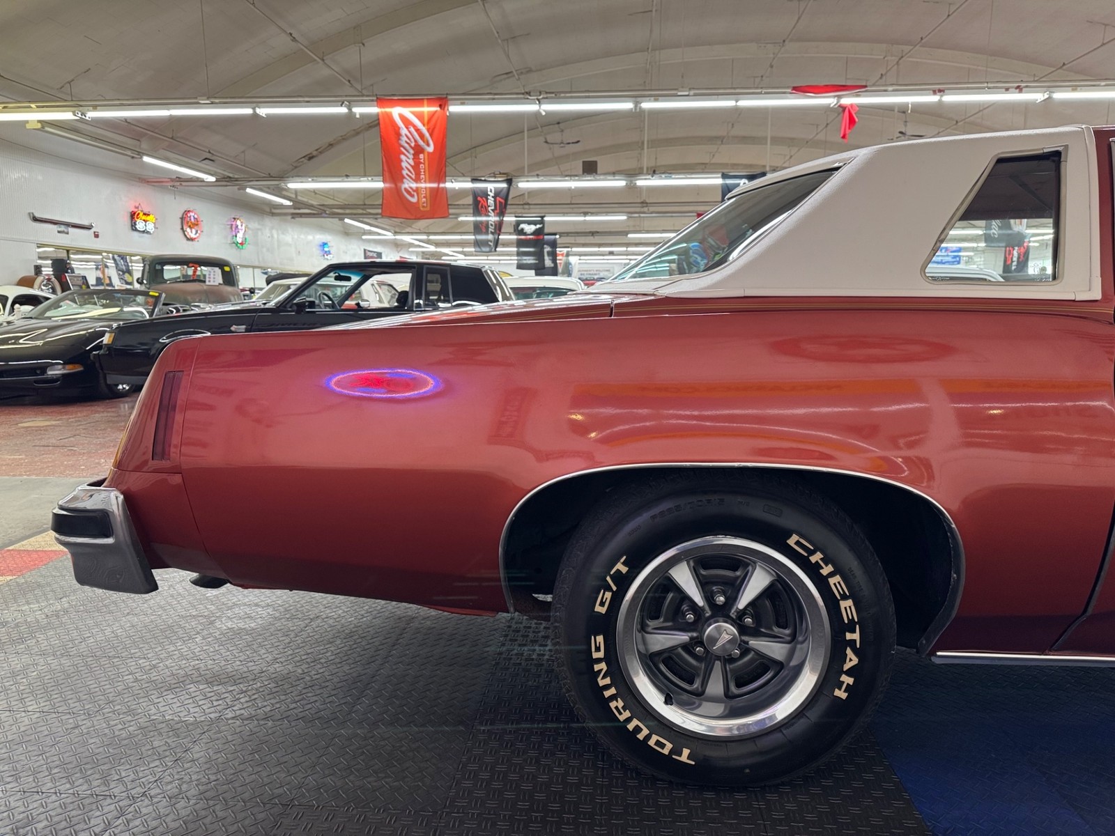 Pontiac-Grand-Prix-1977-2-Door-24