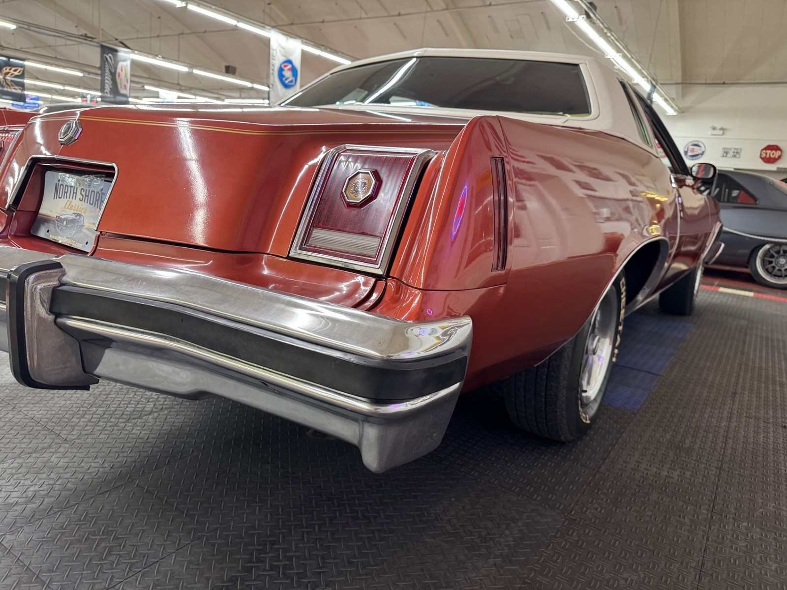 Pontiac-Grand-Prix-1977-2-Door-27