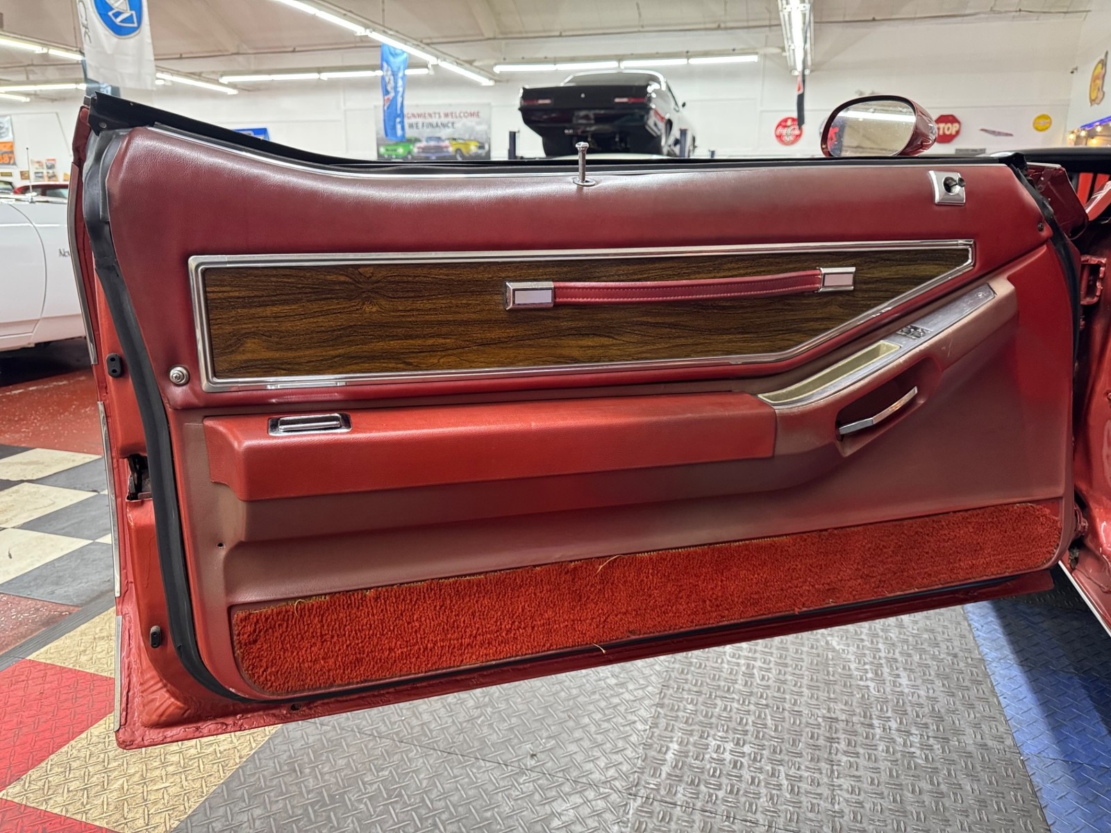 Pontiac-Grand-Prix-1977-2-Door-33