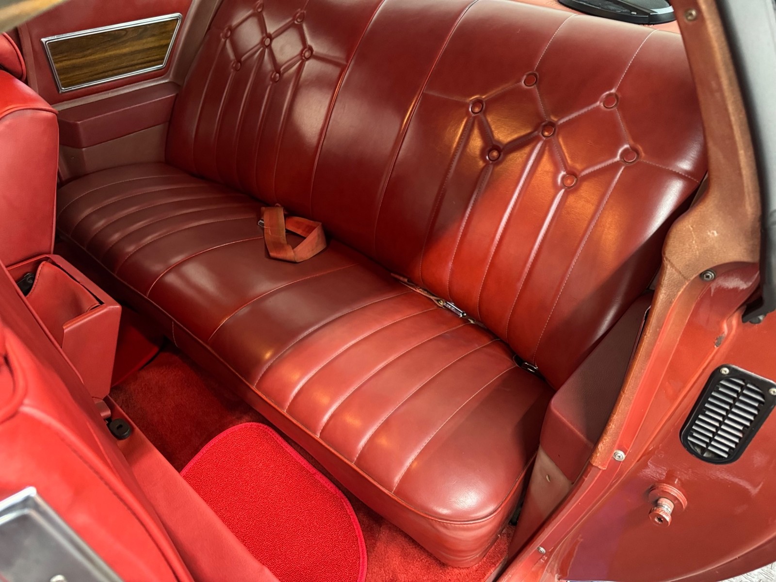 Pontiac-Grand-Prix-1977-2-Door-38