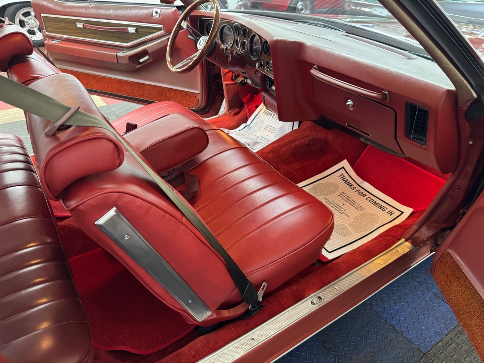 Pontiac-Grand-Prix-1977-2-Door-39
