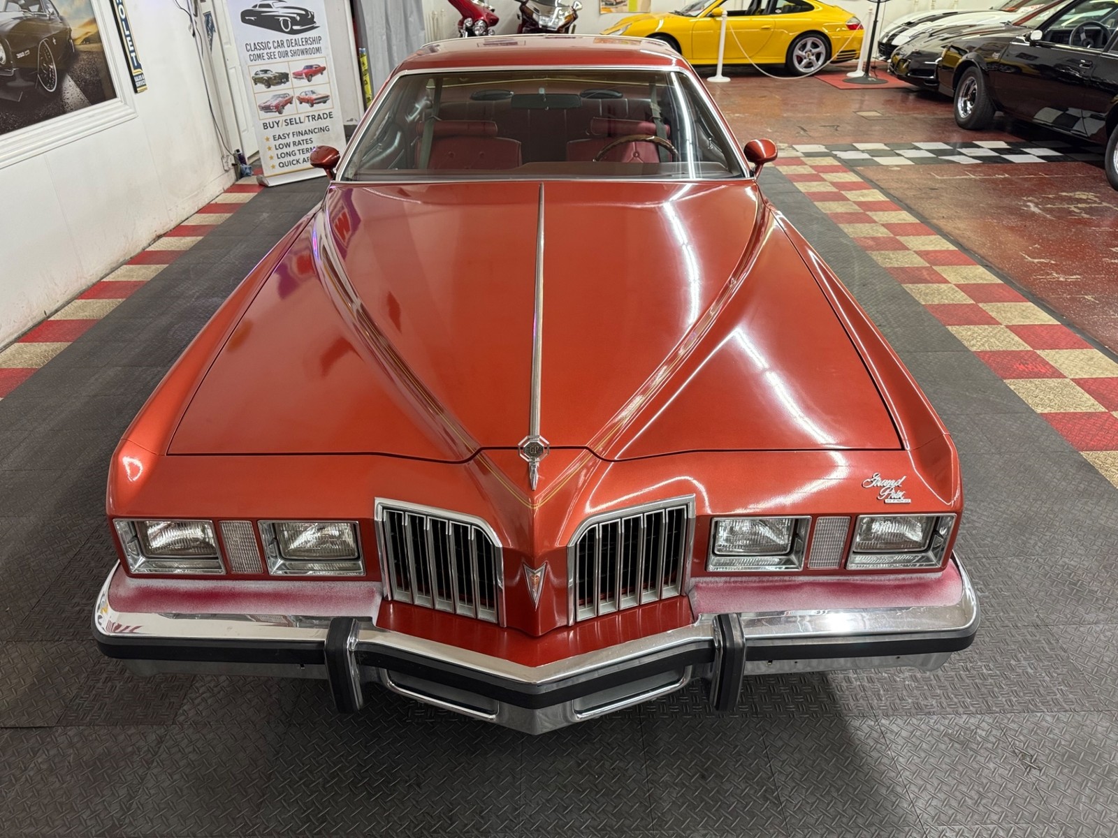 Pontiac-Grand-Prix-1977-2-Door-4