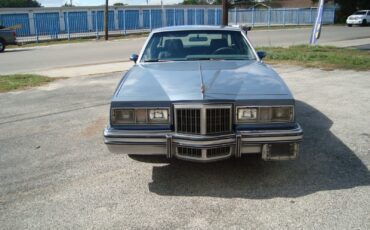 Pontiac-Grand-Prix-1978-Coupe-4