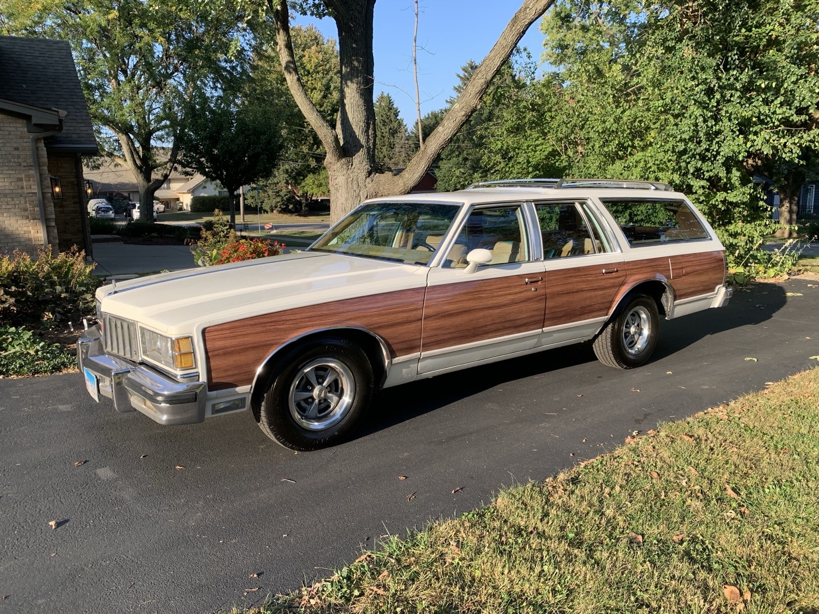 Pontiac-Grand-Safari-6.6-1978-1