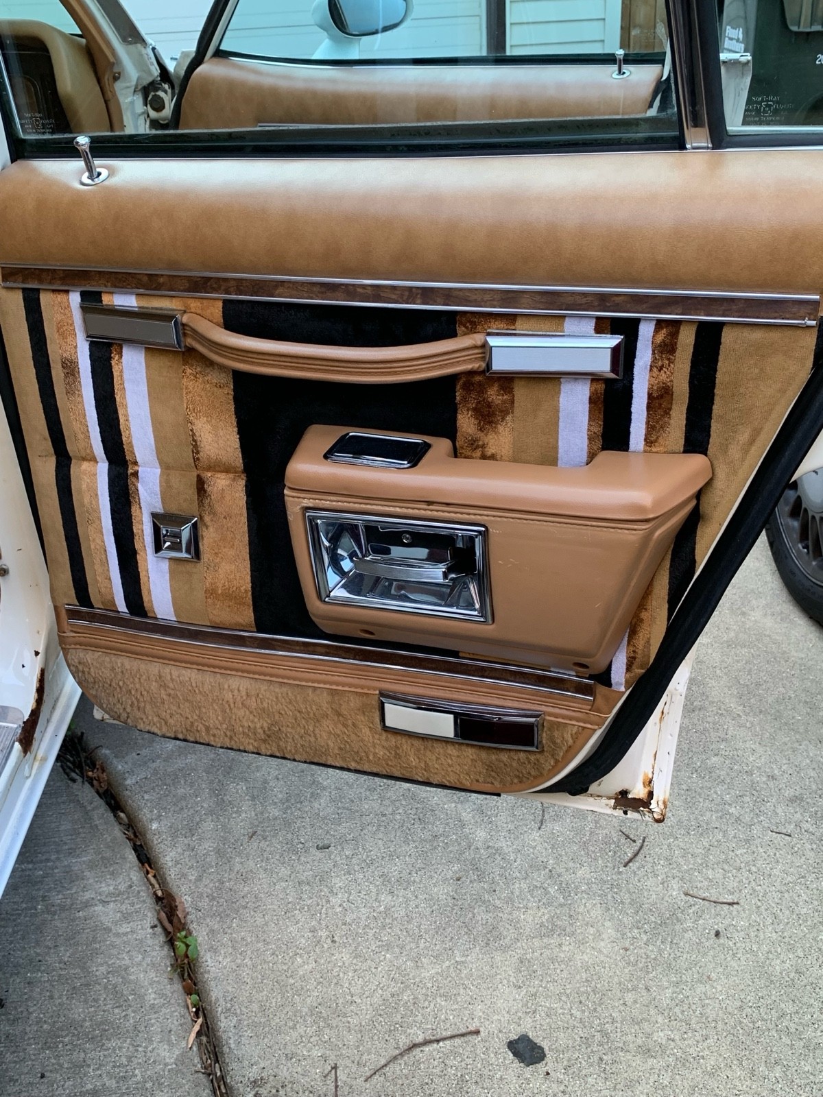Pontiac-Grand-Safari-6.6-1978-12
