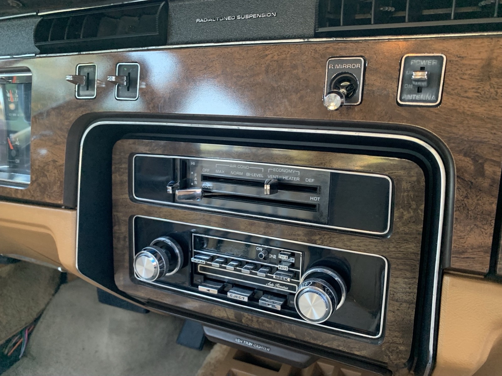 Pontiac-Grand-Safari-6.6-1978-26