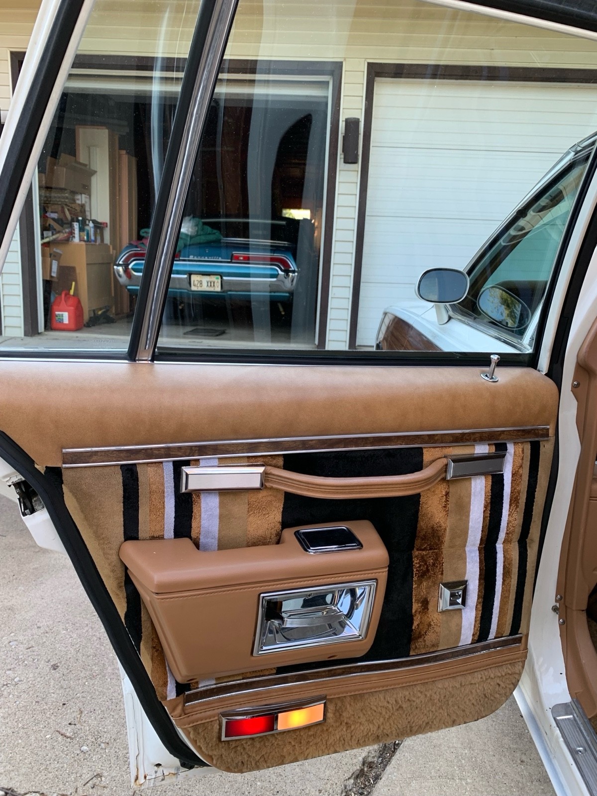 Pontiac-Grand-Safari-6.6-1978-9
