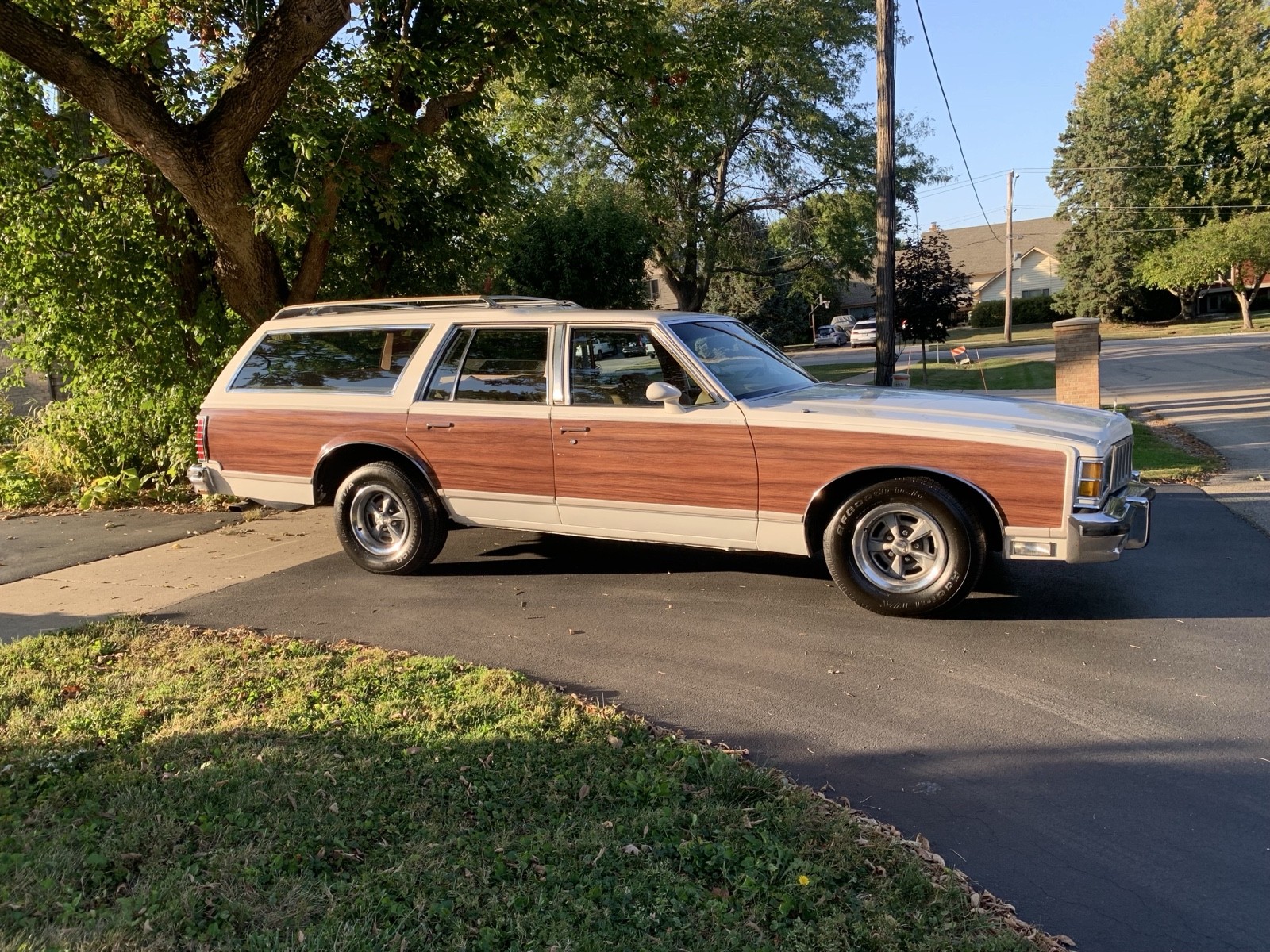 Pontiac-Grand-Safari-6.6-1978