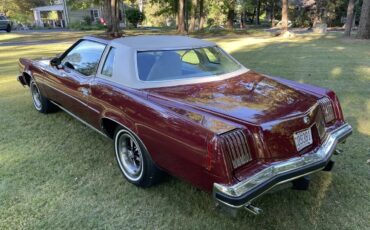 Pontiac-Grand-prix-1975-Burgundy-White-1