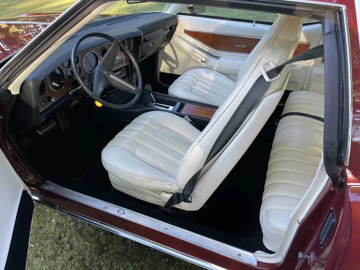 Pontiac-Grand-prix-1975-Burgundy-White-16