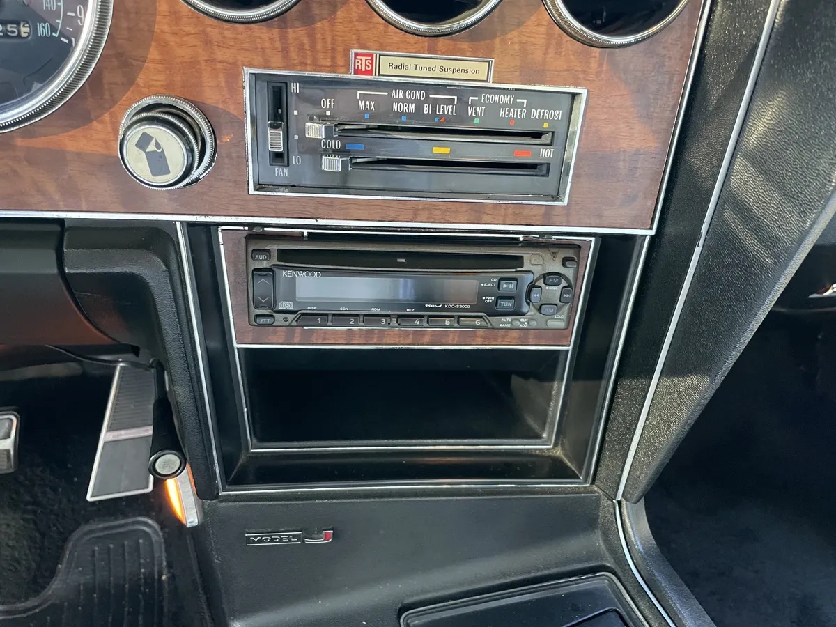 Pontiac-Grand-prix-1975-Burgundy-White-19