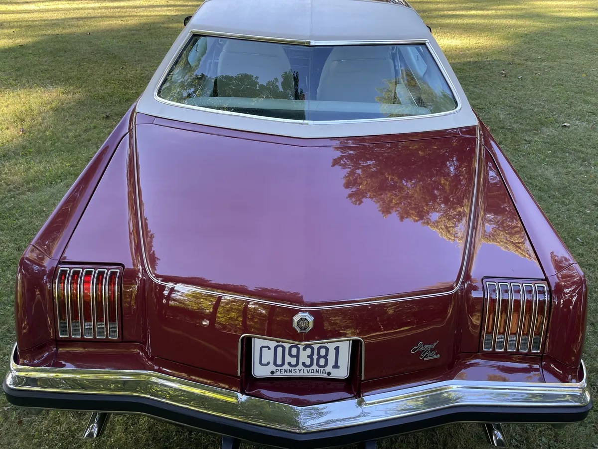 Pontiac-Grand-prix-1975-Burgundy-White-4