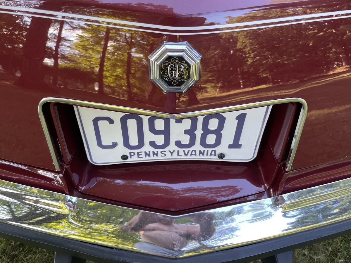 Pontiac-Grand-prix-1975-Burgundy-White-9