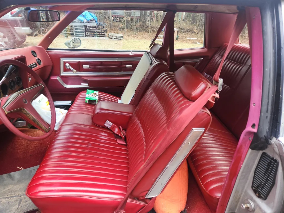 Pontiac-Grand-prix-1979-Gray-Red-3