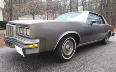 Pontiac-Grand-prix-1979-Gray-Red